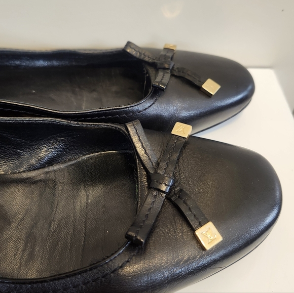 Louis Vuitton "Uniformes" Black Ballet Flats Gold LV Bow Sz. 7/37 Ret. $895 - Picture 4 of 11